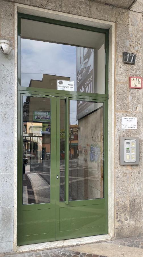 Leoncavallo House Milano Exterior foto